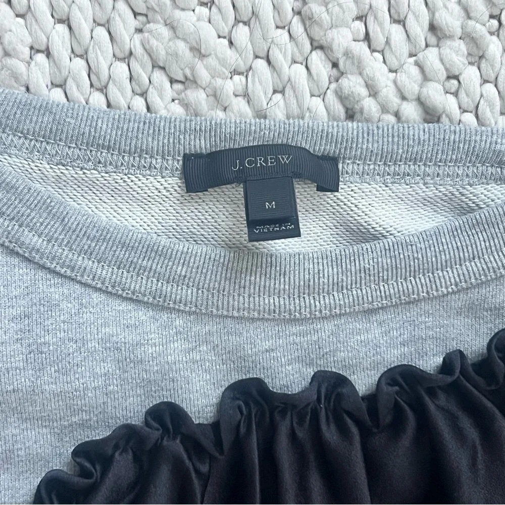 J CREW Gray Sweatshirt Top Black Satin Ruffle Detail Womens Size MEDIUM EUC